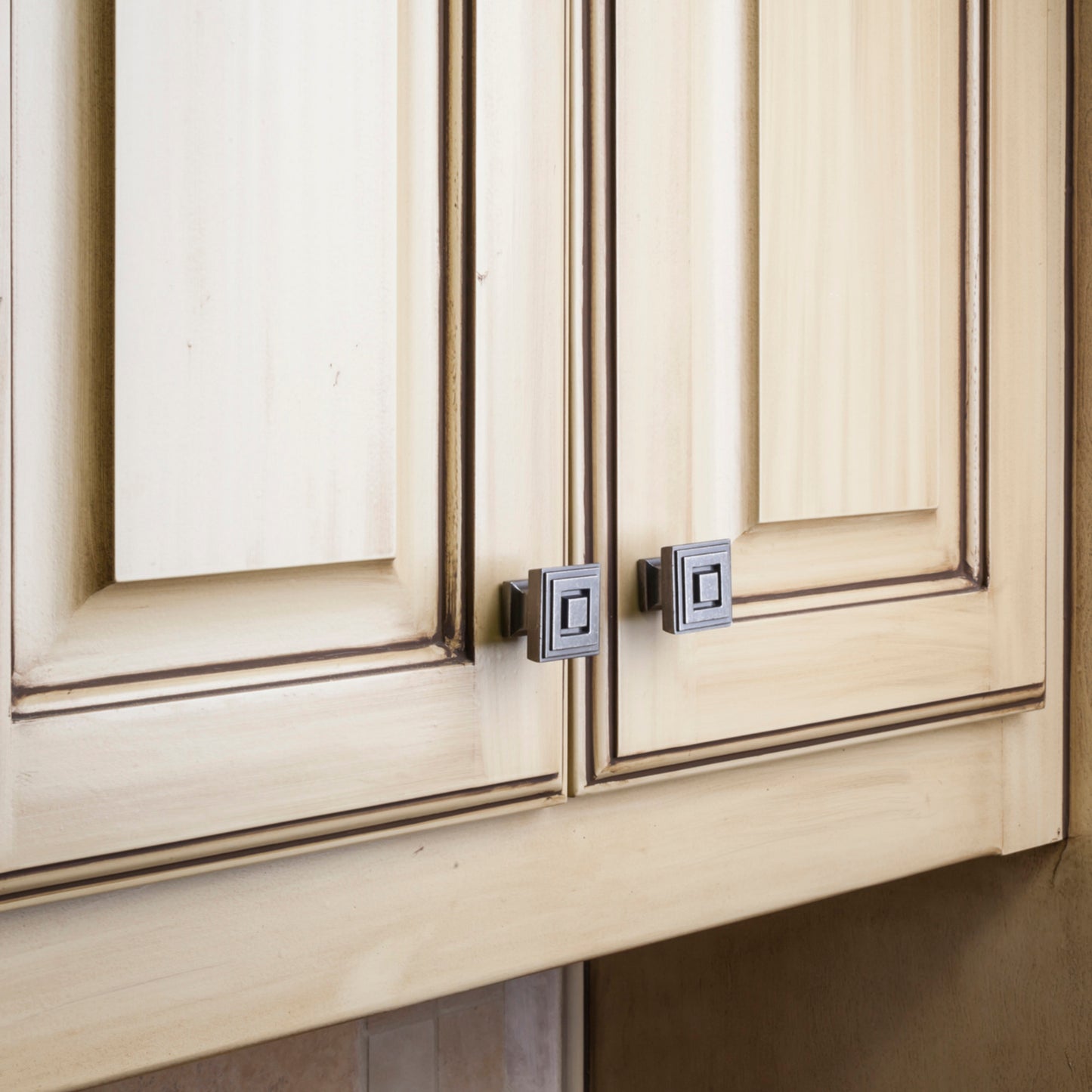 JEFFREY ALEXANDER 585L-DP Delmar 1-1/4" Length Square Knob - Distressed Pewter