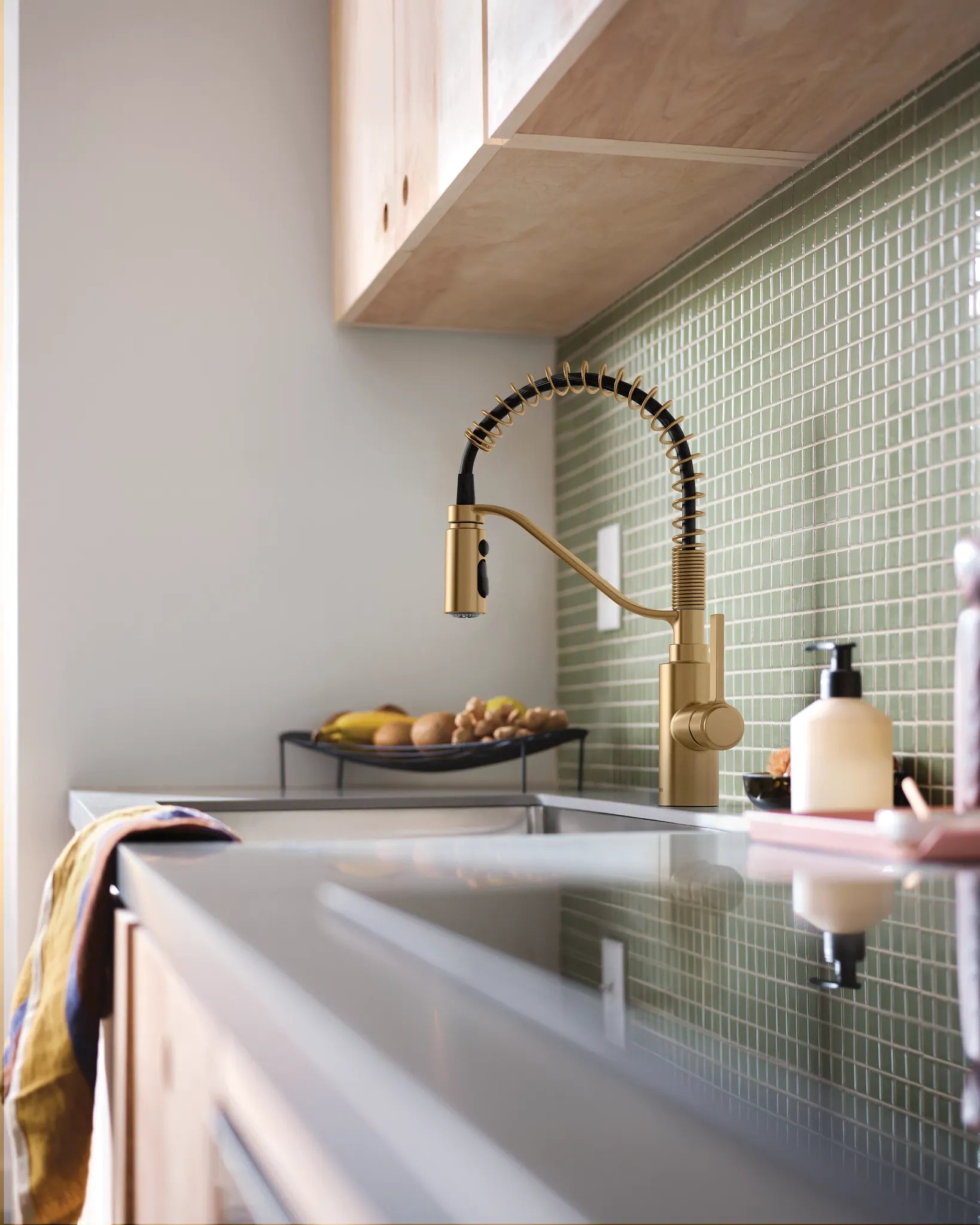 MOEN 5926BZG Genta Lx One-Handle Pre-Rinse Spring Pulldown Kitchen Faucet - Bronzed Gold