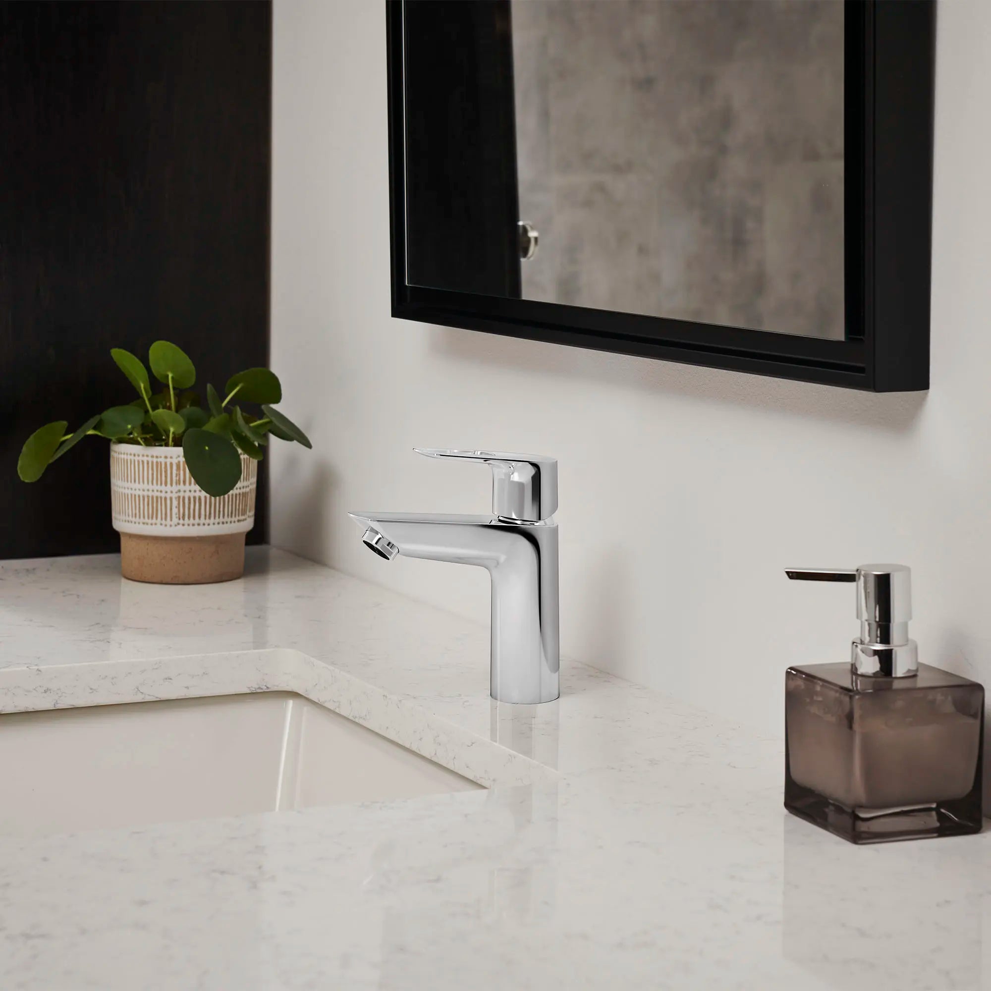 GROHE 23963001 Bauloop Single Hole Single-Handle M-Size Bathroom Faucet, 1.2 GPM - Chrome