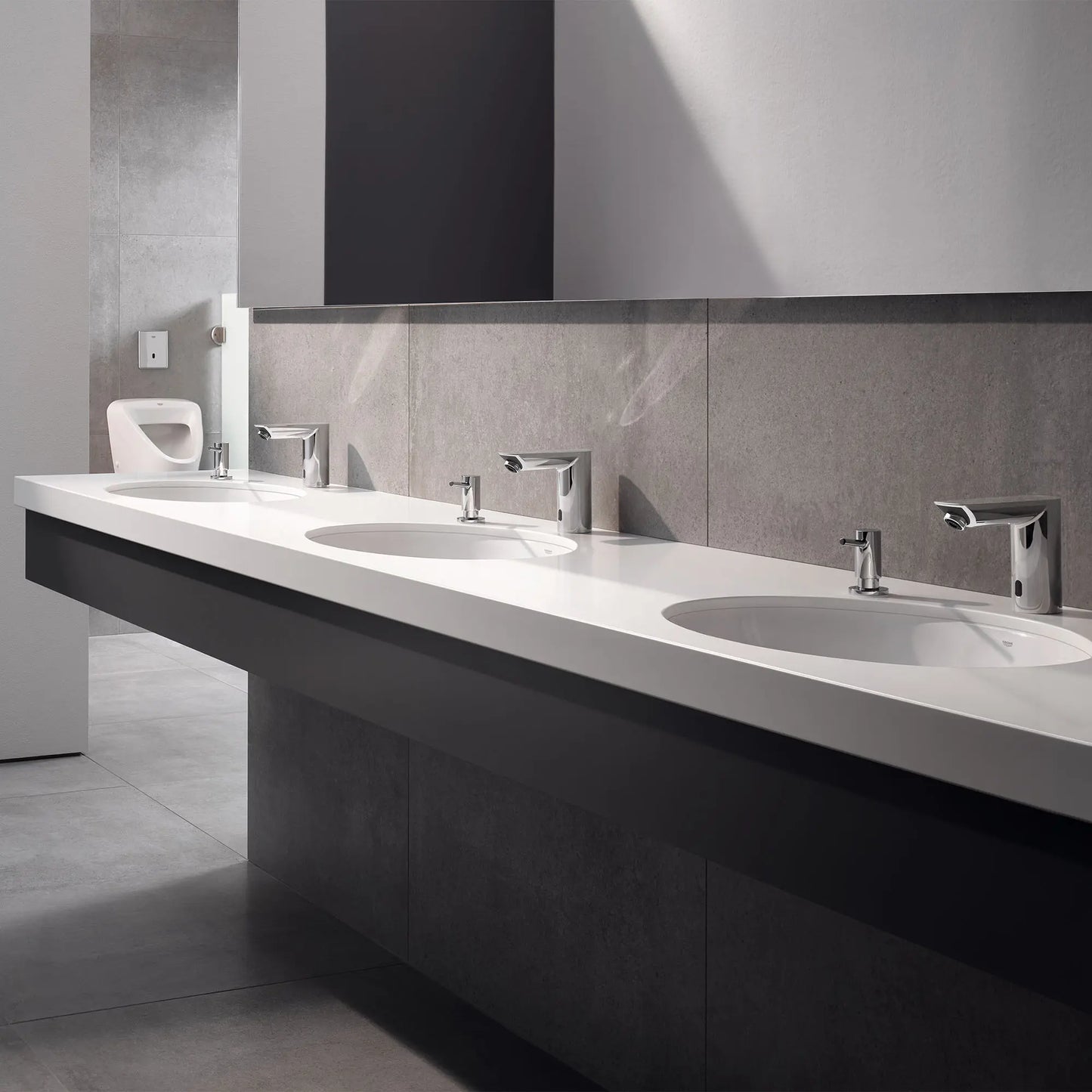 GROHE 36468000 Baucosmopolitan E Touchless Electronic Faucet Less Mixing, Battery-Powered - Chrome