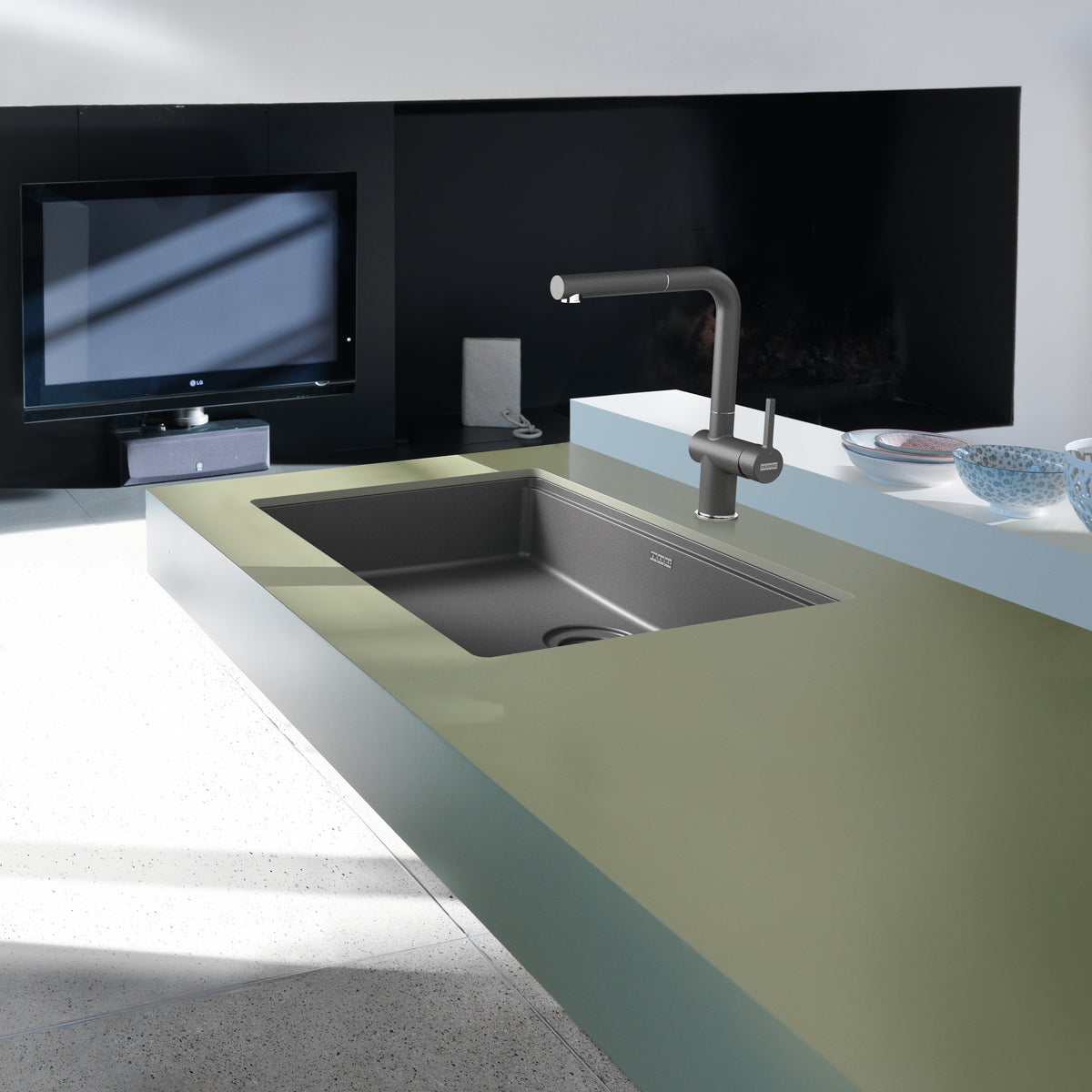 FRANKE MAG11023ADA-SHG Maris Undermount 25-in x 18.94-in Granite ADA Single Bowl Sink in Stone Grey In Stone Grey