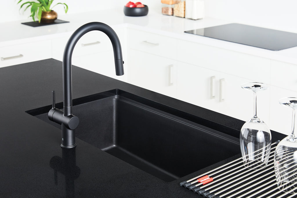 FRANKE MAG11029-MBK Maris Undermount 31-in x 17.81-in Granite Single Bowl Kitchen Sink in Matte Black In Matte Black