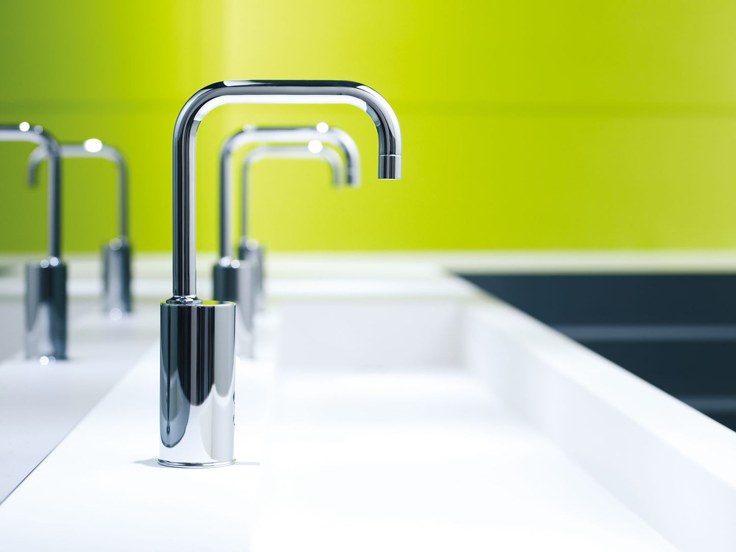 KOHLER K-13473-VS Gooseneck Touchless faucet with Insight technology, DC-powered - Vibrant Stainless