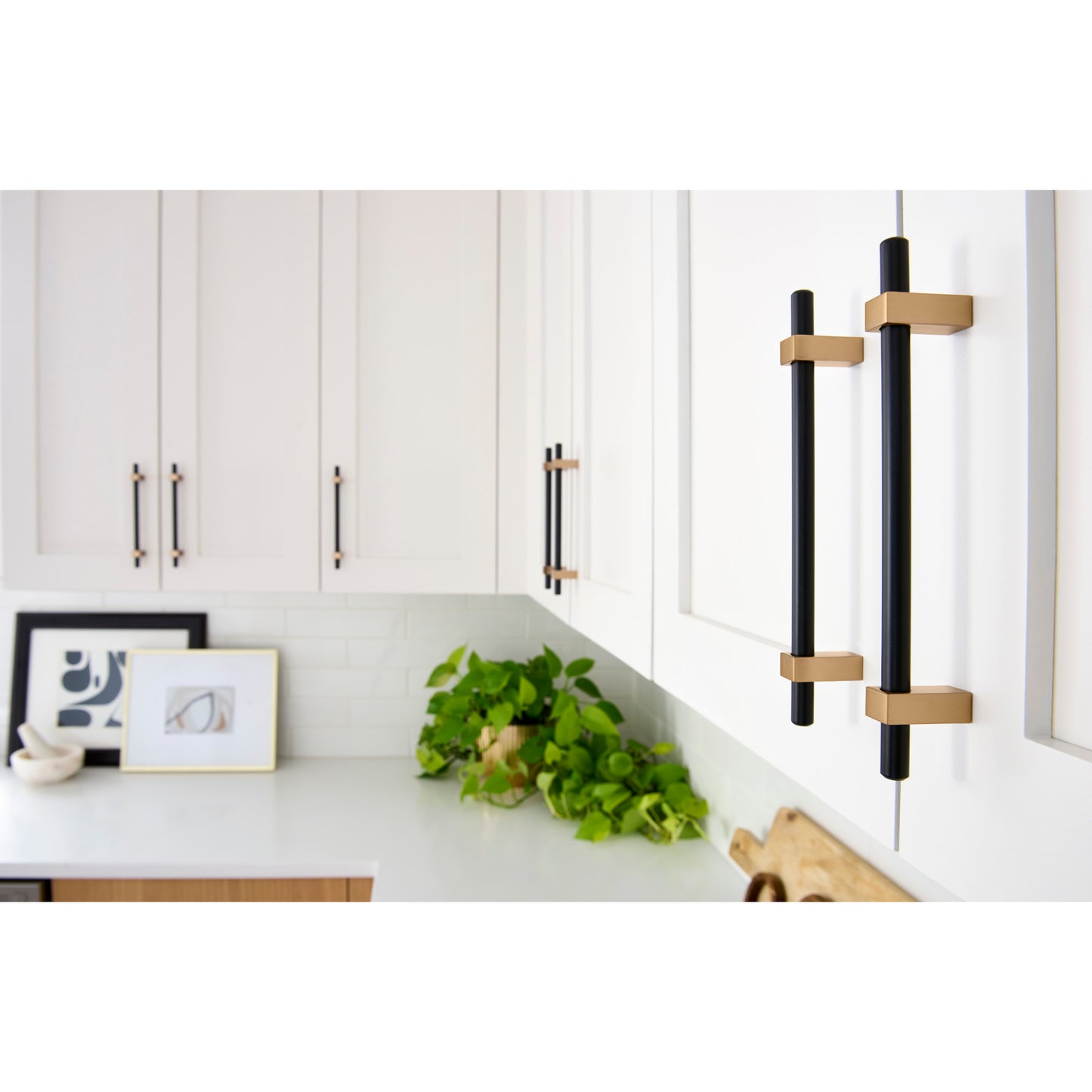 JEFFREY ALEXANDER 478T-MBSBZ Larkin 2 2-3/8" Length Bar Knob - Matte Black w/Satin Bronze