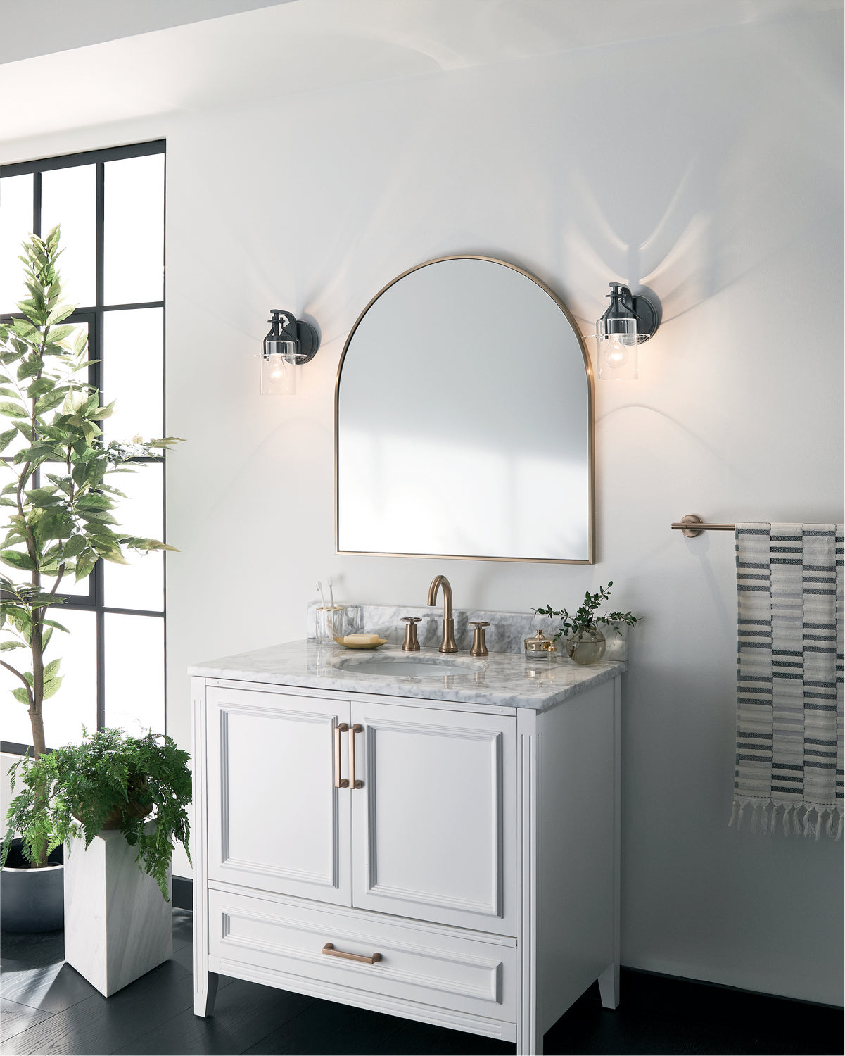 KICHLER 55077BK Everett 9.25 Inch 1 Light Wall Sconce with Clear Glass in Black