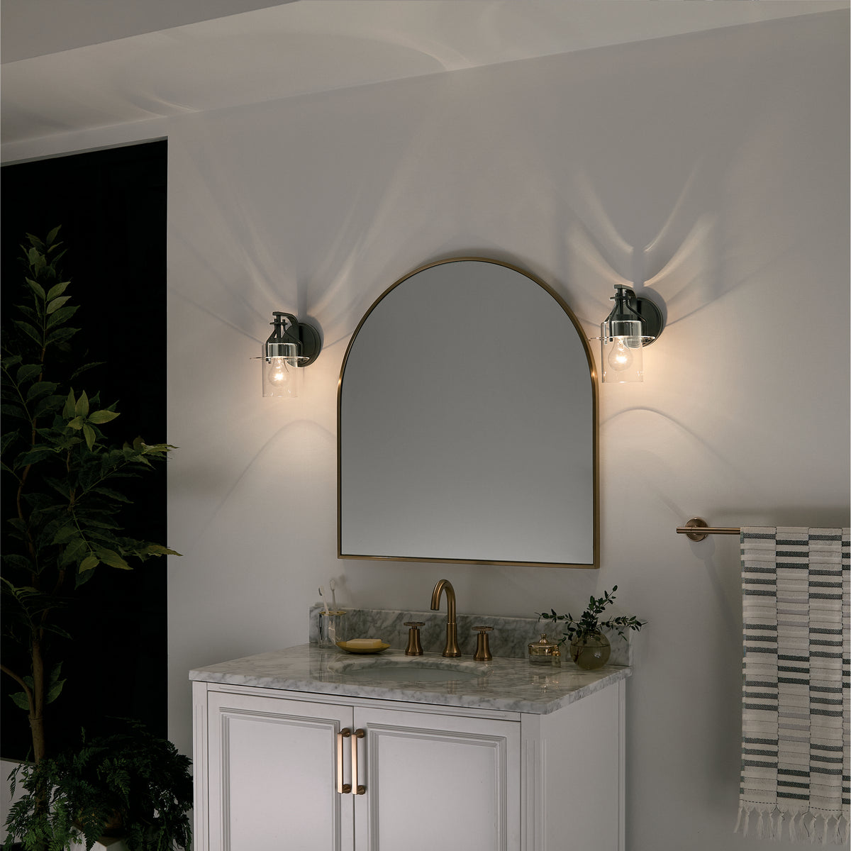 KICHLER 55077BK Everett 9.25 Inch 1 Light Wall Sconce with Clear Glass in Black