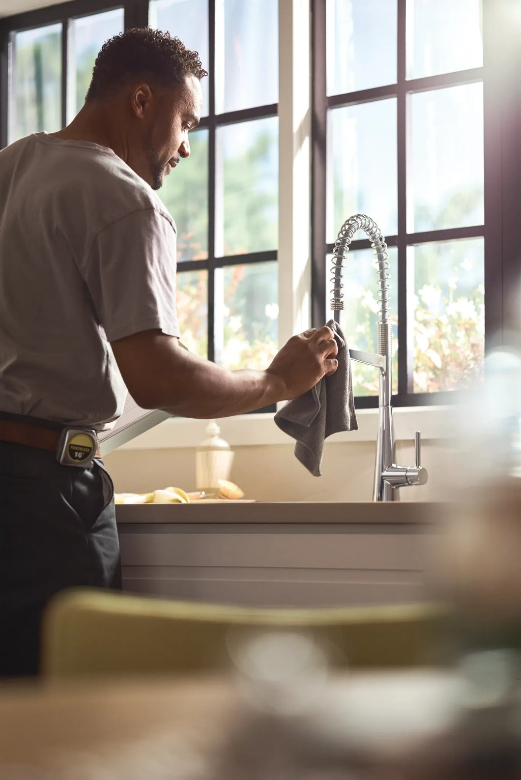 MOEN 5925EWC Sleek Motionsense Wave One-Handle Pre-Rinse Spring Touchless Kitchen Faucet - Chrome