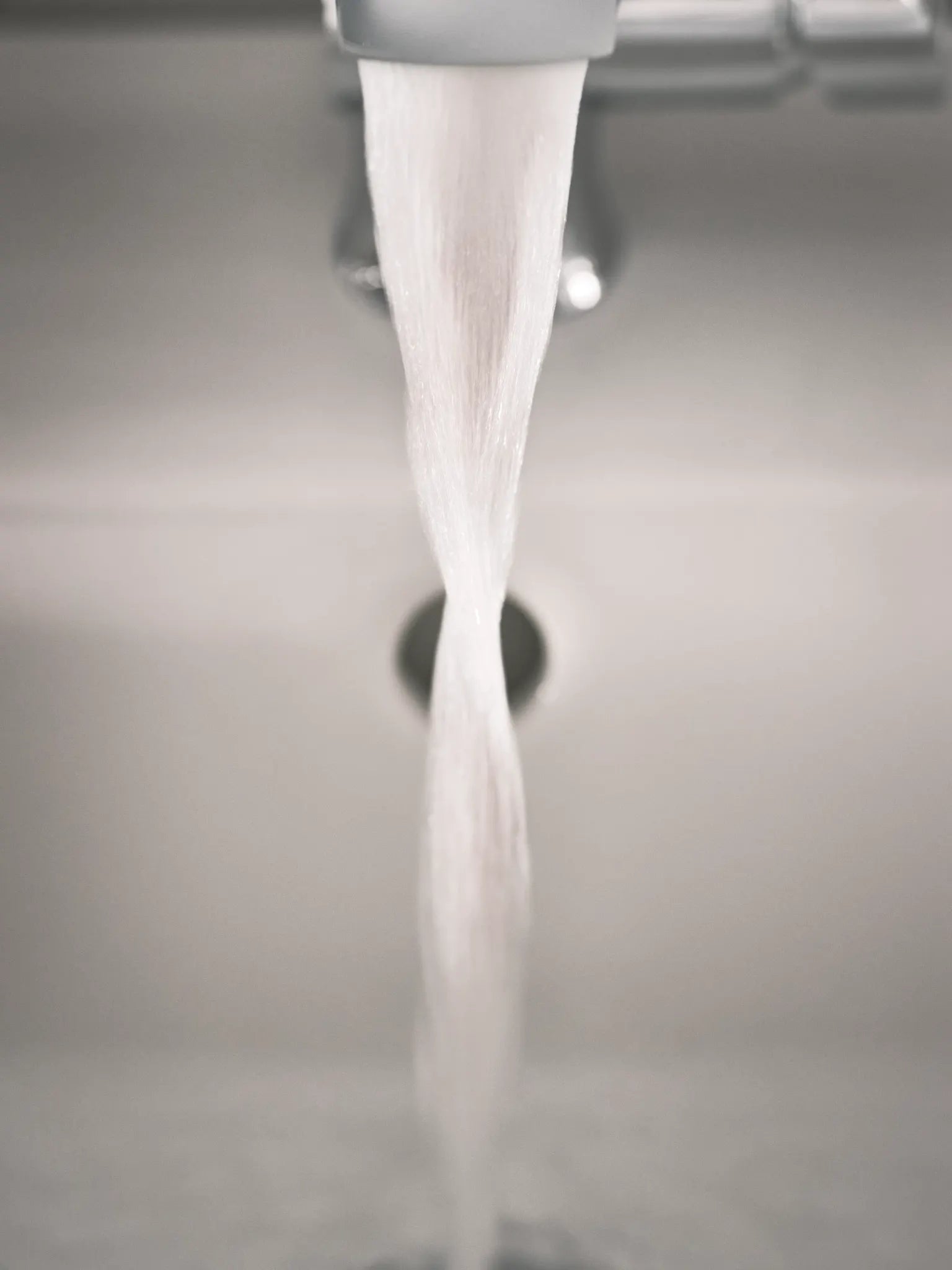 MOEN S6910EW Doux Motionsense One-Handle Touchless Bathroom Faucet - Chrome