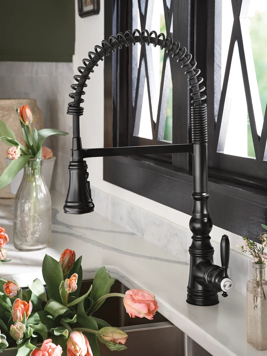 MOEN S73104BL Weymouth One-Handle Pre-Rinse Spring Pulldown Kitchen Faucet - Matte Black
