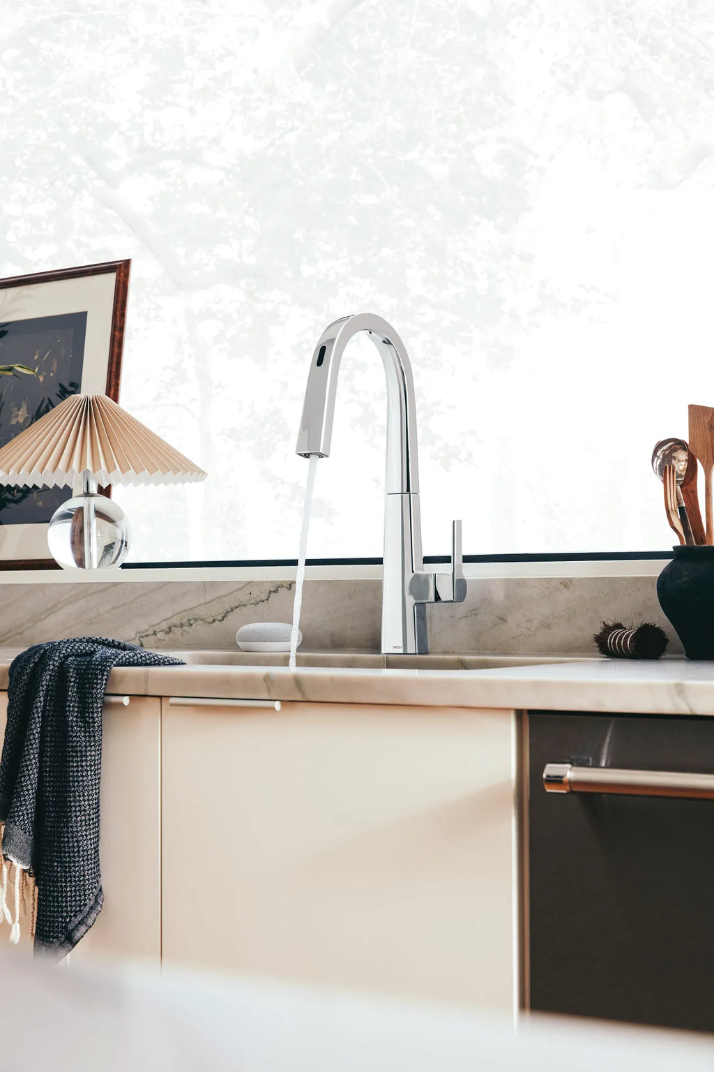 MOEN S75005EV2C Nio Motion Control Smart Pulldown Touchless Kitchen Faucet - Chrome
