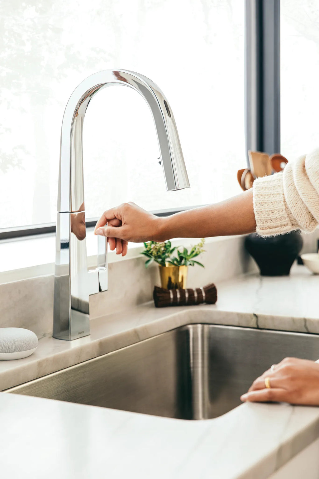MOEN S75005EV2C Nio Motion Control Smart Pulldown Touchless Kitchen Faucet - Chrome