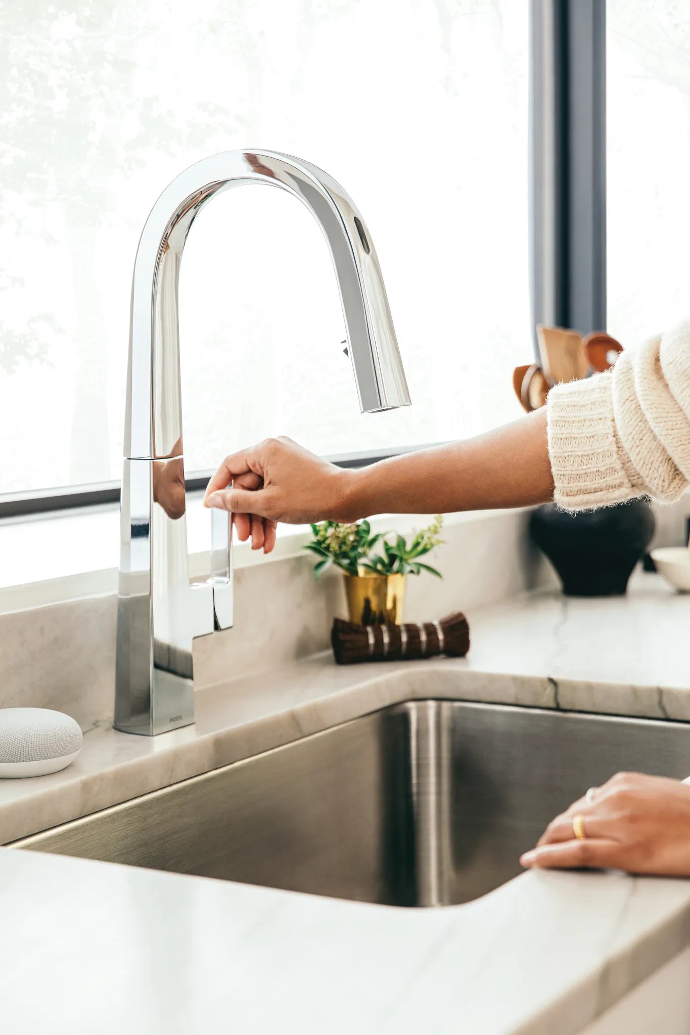 MOEN S75005EV2C Nio Motion Control Smart Pulldown Touchless Kitchen Faucet - Chrome