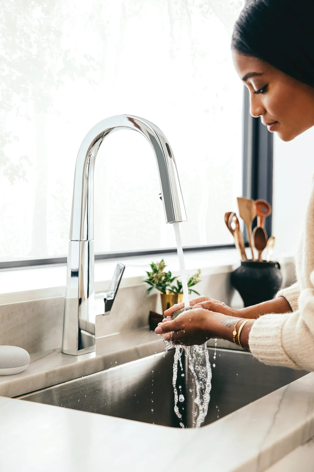 MOEN S75005EV2C Nio Motion Control Smart Pulldown Touchless Kitchen Faucet - Chrome