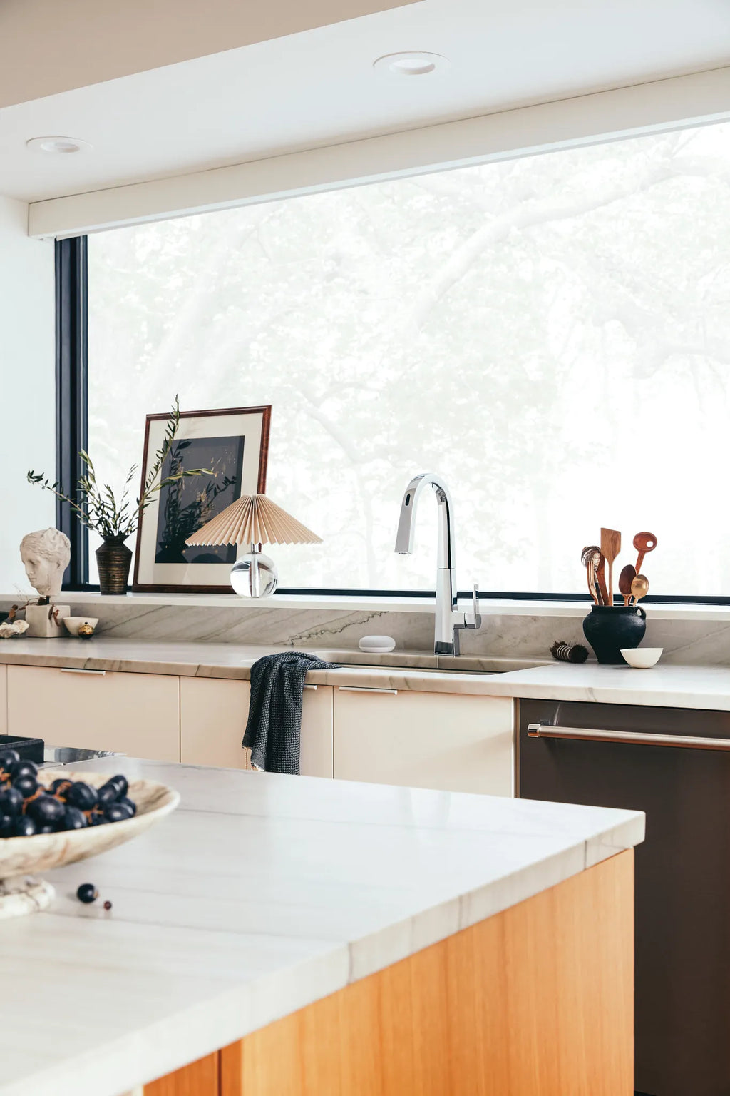 MOEN S75005EV2C Nio Motion Control Smart Pulldown Touchless Kitchen Faucet - Chrome