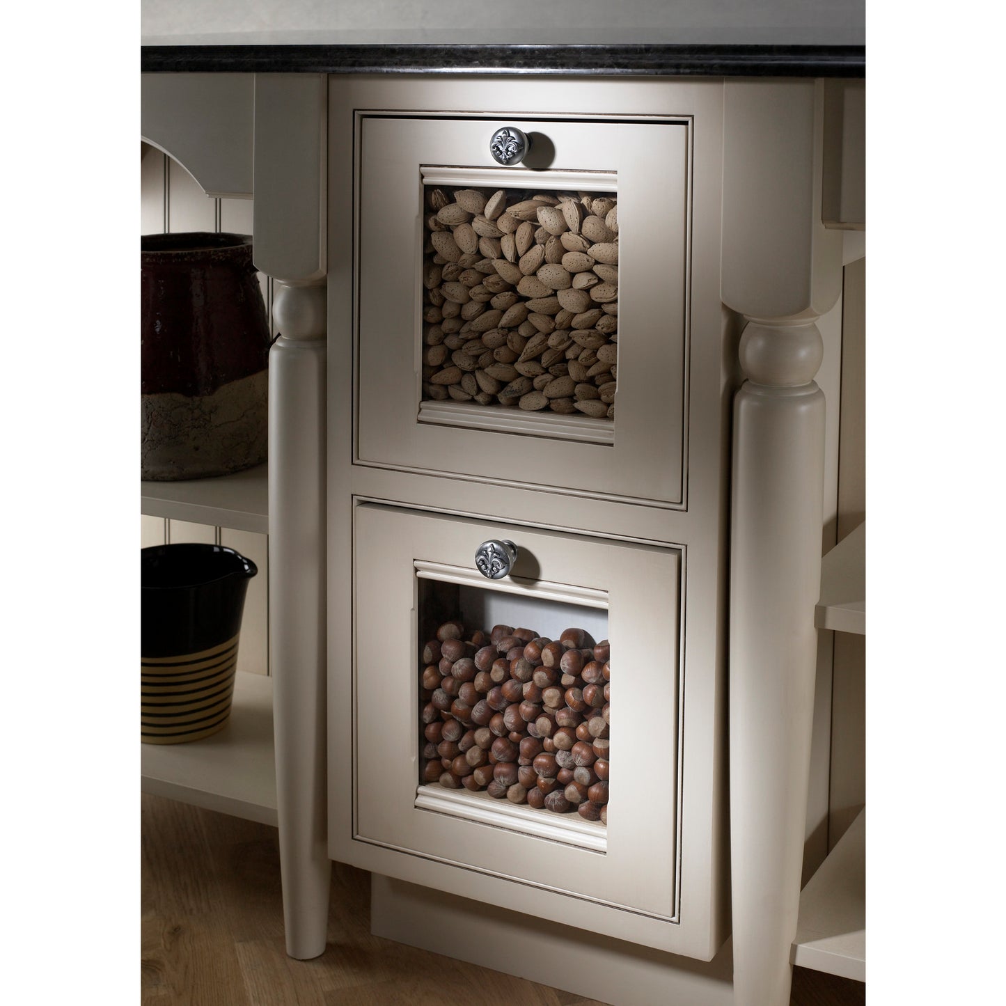 JEFFREY ALEXANDER 218BNBDL Lafayette 1-3/8" Diameter Mushroom Knob - Brushed Pewter