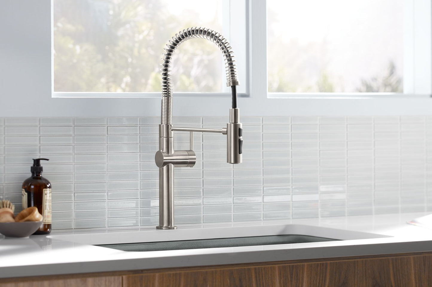 KOHLER K-22973-BL Crue Semi-professional kitchen sink faucet with three-function sprayhead - Matte Black