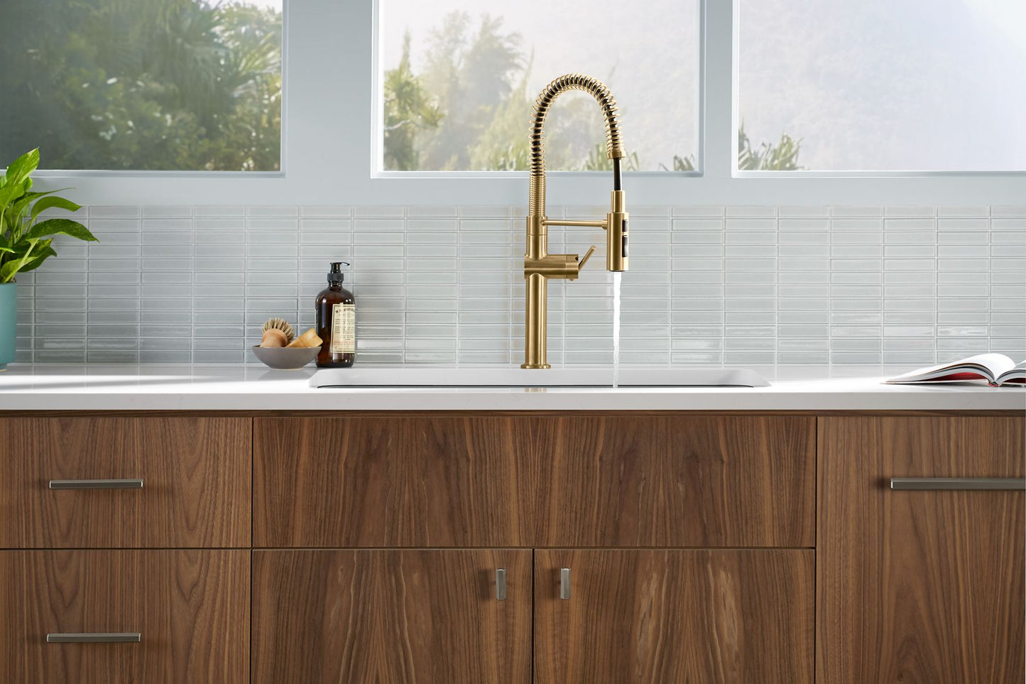 KOHLER K-22973-BL Crue Semi-professional kitchen sink faucet with three-function sprayhead - Matte Black