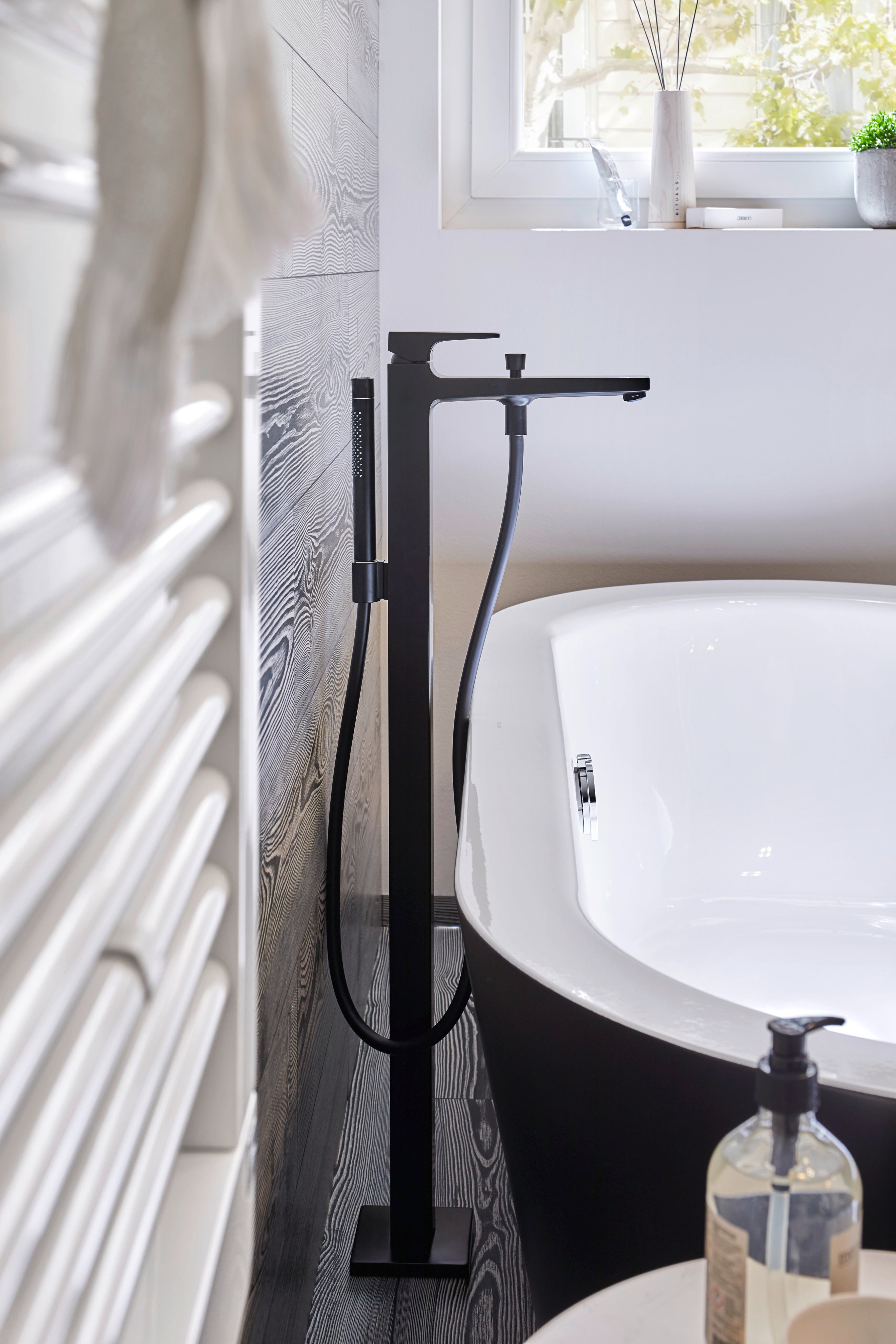 HANSGROHE 32532671 Metropol Freestanding Tub Filler Trim with Lever Handle and 1.75 GPM Handshower - Matte Black